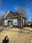The Bungalow House; 2 Bed 1 bath; minutes from Cheyenne Bottoms! Pet Friendly.