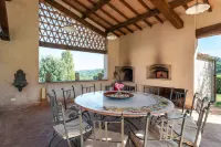 Luxe Roman Villa 25 minutes away from Rome | POOL, TENNIS COURT, FOOTBALL