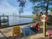 Edgewater Pirates Den Beautiful Water Front. 1 bedroom, bath, Water front fun