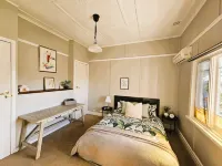 Cosy, 1930's Country Style Cottage, Walking Distance From Town.