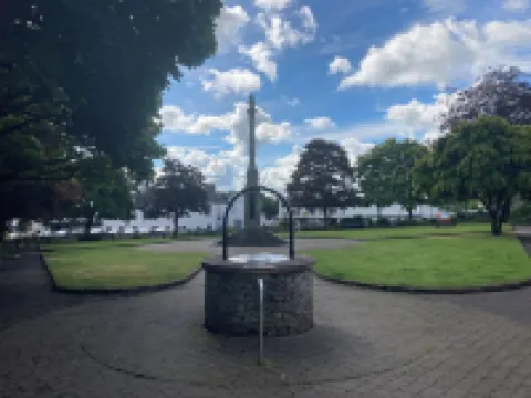 Scot’s themed  cottage ,super king bed, ideal location. Pet friendly.