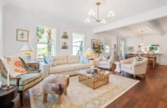 Beautifully restored cottage downtown Historic Brunswick close to golf + beaches