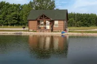 Cabin C by the Pond - King Bed - Swimming Pool