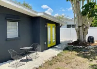 Midcentury Waterfront Neighborhood Oasis: Beaches and Sarasota Charm