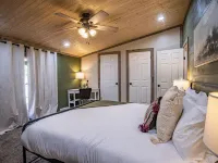 New!!!Thuja Hideaway next to NewRiverGorge. Amazing star gazing. Pet friendly! Hotels in Plateau