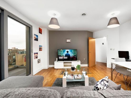 Cozy Modern 3 Bed 2 Bath Flat in East London . Family & Pet-freindly