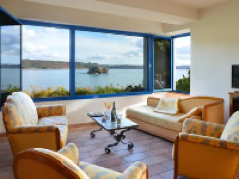 Exceptional site, feet in the water, on a wild island - all seasons Hotels in Trebeurden