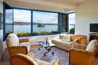 Exceptional site, feet in the water, on a wild island - all seasons Hotels in Trebeurden