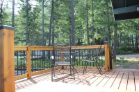 Cozy Bears Den Cabin just off Lake Kokanee