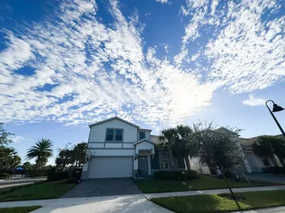 Water View Luxury-Lazy River-Toy Story-Pool-Hot Tub-UP!-Winnie the Pooh-Games