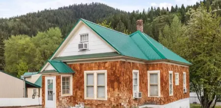 Charming, cozy, vintage house located in the historic Silver Valley. Отели в г. Маллан