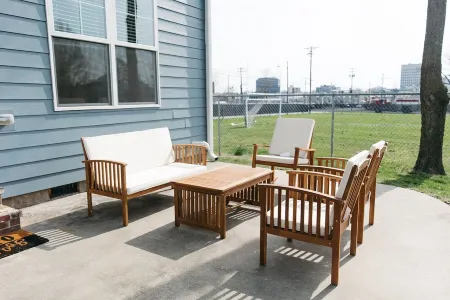 "King's Quarters" Modern Urban Stay - Downtown LEX Отели рядом с достопримечательностью «Кладбище Лексингтон»