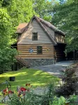 A~Bears Den- Pet Friendly, Hot Tub, 2 King Suites, Minutes to GSMNP!