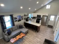 Fully Renovated Cottage - Minutes from Appalachian Trail & Carvins Cove Hotels in Catawba