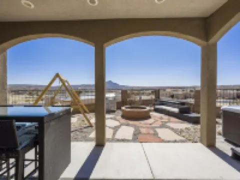 TURTLEBACK OASIS! Mins to Lake, Hot Springs & Golf 象山村酒店