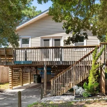 Beachcomber’s Bounty: Undiscovered Beachside Gem