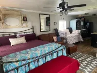 Small cabin right on the lake !