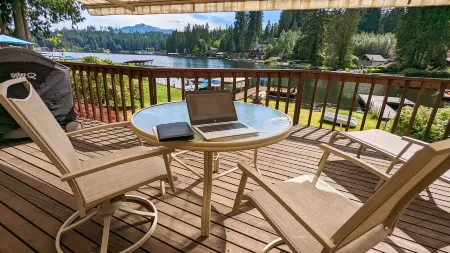 Lakefront Retreat: Private Dock, Fire Pit, BBQ, AC, Dog Friendly