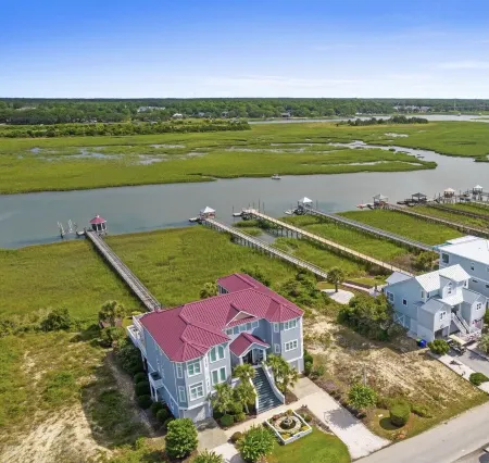 Luxury Waterfront Paradise at Ocean Isle Beach: Enjoy the Beach and Jink's Creek