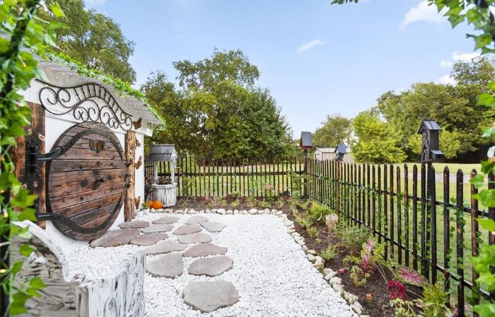 Hobbit House - Couples Hideaway