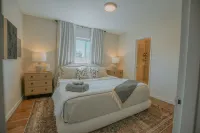 Casa Urbana-2BD+2BR+Hot Tub+Pet Friendly+No Pet Fee!