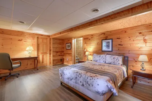Cozy Casa Carezza Log Cabin, Logan, Ohio, Pet Friendly, Sleeps 6