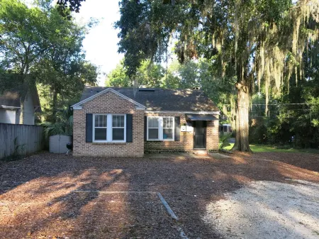 3/1 bath behind Alumni Hall! Walk TO Stadium/UF/O'Connell Center