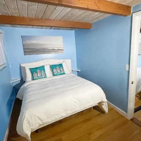 Aqua Lodge Houseboat "Captain's Quarters"