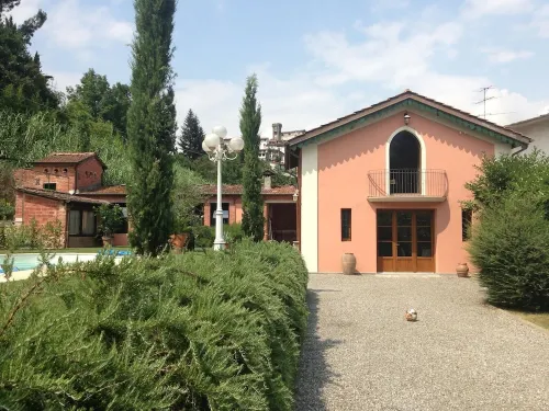 Vacation home - Chalet with garden and private pool Coreglia Antelminelli 호텔