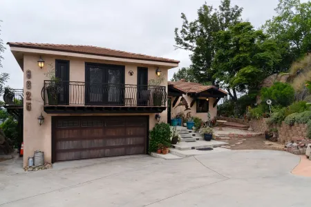 Stunning Home & Spectacular View Отели рядом с достопримечательностью «Dr J's Elegant Reflections Med Spa»