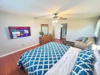 PROMO 10% WEEKLY 15% MONTHLY DISCOUNT 2-Car Garage Cal King Bed Fenced Yard