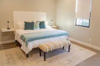 SUNSHINE VILLA..SLEEPS 30, 8 BR, 8 BA, NEW 2023. Pool/Spa, Super nice and Roomy. - Boutique