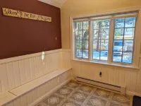 Charming Colville Cottage with King Bed/Deck/Pet Friendly!