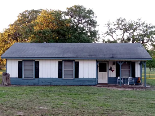 The Franklin Ranch Hunter's Cabin - 35 Minutes from Texas A&M football!