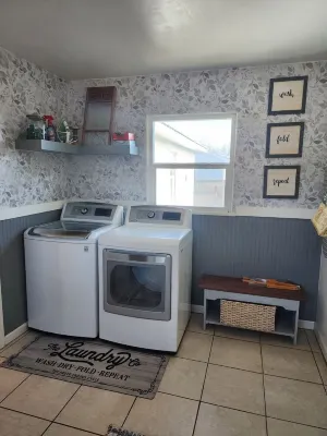 King bedroom, sleeps 6
