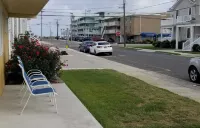 1 block from the beach . Ocean view cozy beach house . Backyard with fire pit . Hotels in Wildwood Crest
