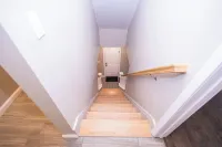 Family & Friends Stay- Free Parking, Wifi, Fully Functional Kitchen - Bungalow