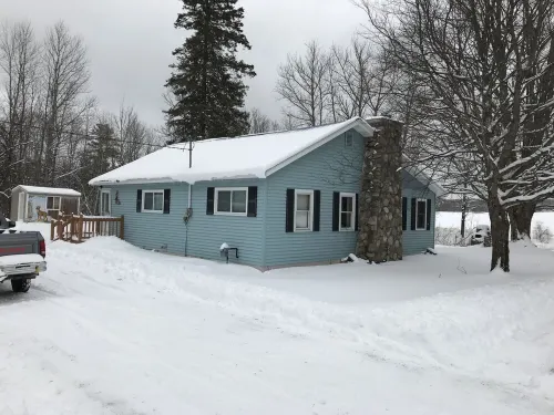 Quiet country home 1.5 miles from Ocqueoc Falls