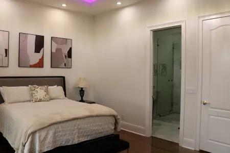 The Luxe High Roller! 2 bed apt in Metropolis near Harrah's Casino! Pet friendly