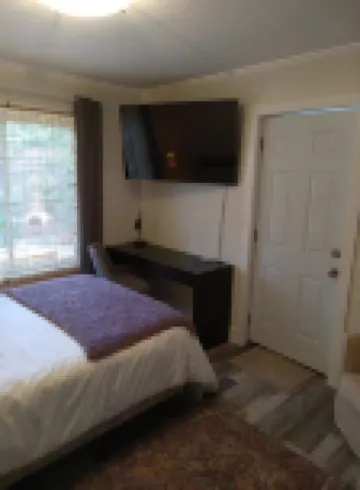 Clean Private Bedroom,Bathroom. Private entrance. Lovely Gated Neighborhood.