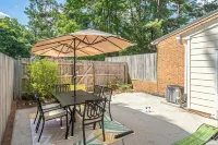 3bd/Centrally located/stylish/North Hills/PNC arena/Crabtree Valley Mall