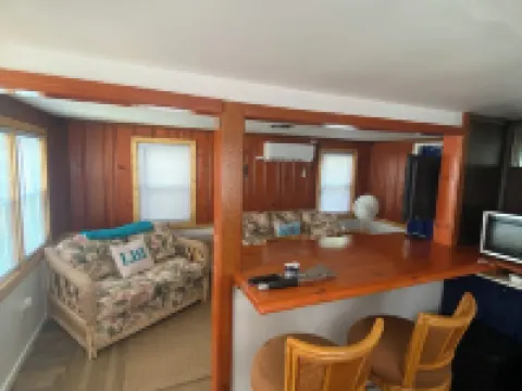 Charming 2-bedroom cottage in delightful Beach Haven Hotels in Beach Haven