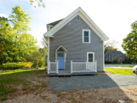 2-Bedroom home with New England Charm on the way to Acadia
