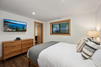 River-View Chalet 5 Minutes to Squaw Valley 10 minutes to Lake Tahoe Hotels near Gallery Keoki