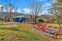 The Honeybee Cottage: Conveniently located close to Asheville