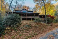 Asheville Mtn Side Cabin-Large Porch-HotTub-Trail-2 Streams-7 Wooded Acres! Hotels near Bearwallow Mountain Trail