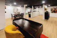 Clemson 3Br Family-Friendly Near Stadium with 75” TV and Indoor Putt Green