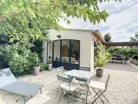 Gite au Calme Avec Piscine Hotels in Noves