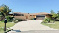 Summer Escape: Waterfront, Game Room, Hot Tub, Beach Nearby Washington Oaks Gardens State Park附近的飯店