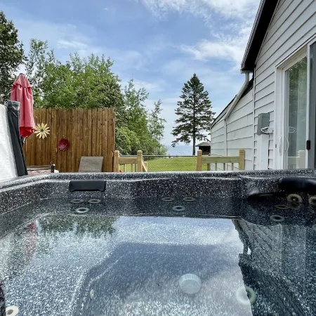 Relax on beautiful Lake Michigan - 5 minutes from town!